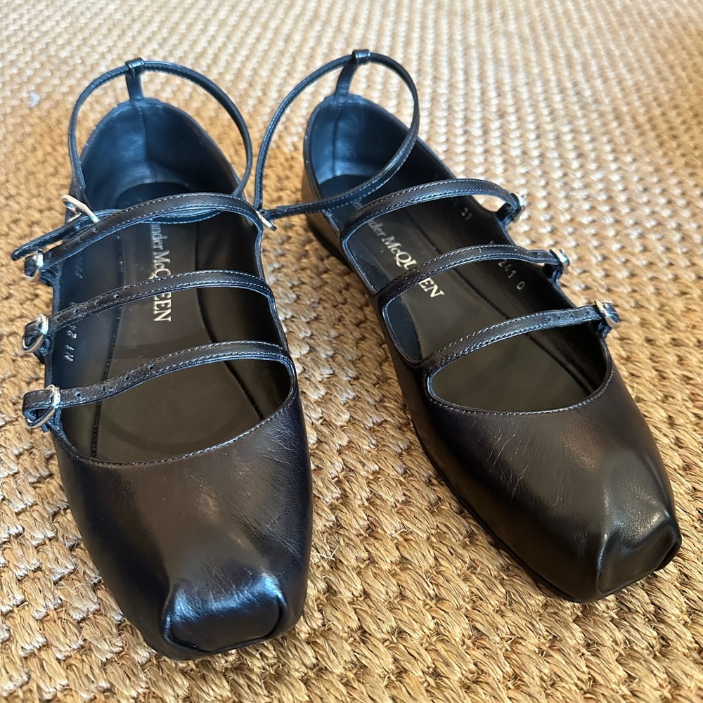 Alexander McQueen buckled-straps leather ballerina shoes